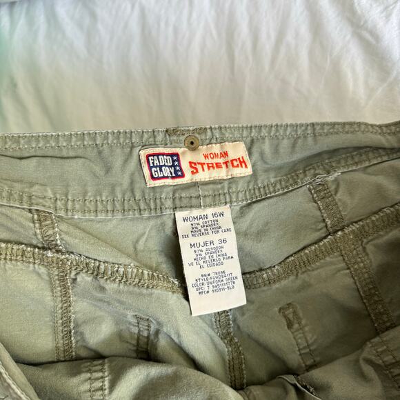 Vintage Faded Glory Womens Green Cargo Capri Pant Cuffed Utility Outdoor Size 16 - Picture 3 of 10